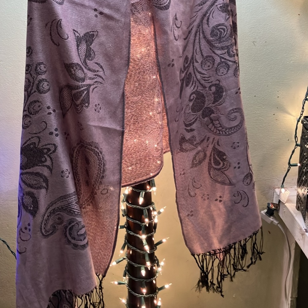Large shawl Silk & Cashmere Patterned brings elegance to any occasion